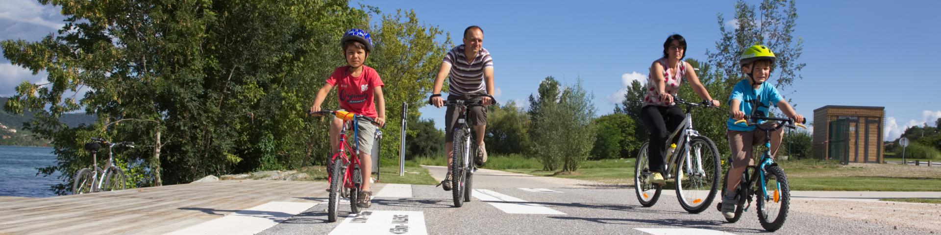 Viarhôna by bike in family near Laveyron in DrômArdèche