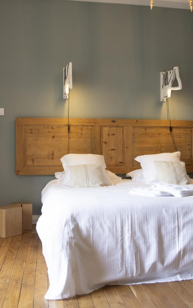 Bed and breakfast around the ideal palace in Drôme door