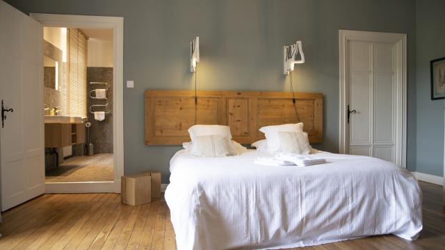 Bed and breakfast around the ideal palace in Drôme door