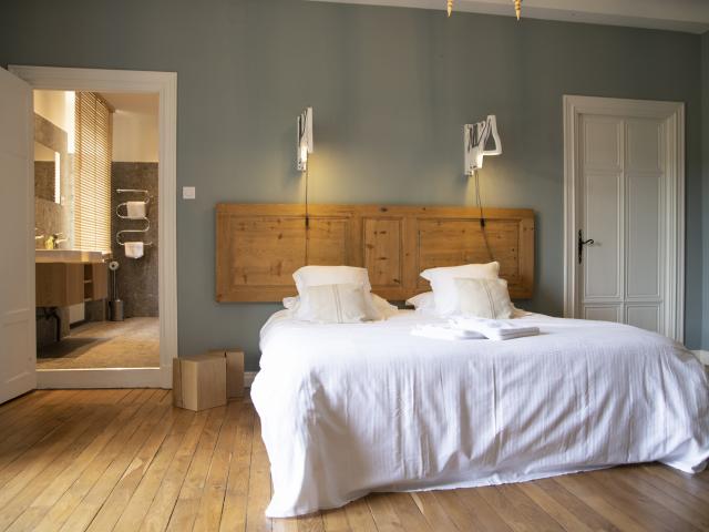 Bed and breakfast around the ideal palace in Drôme door