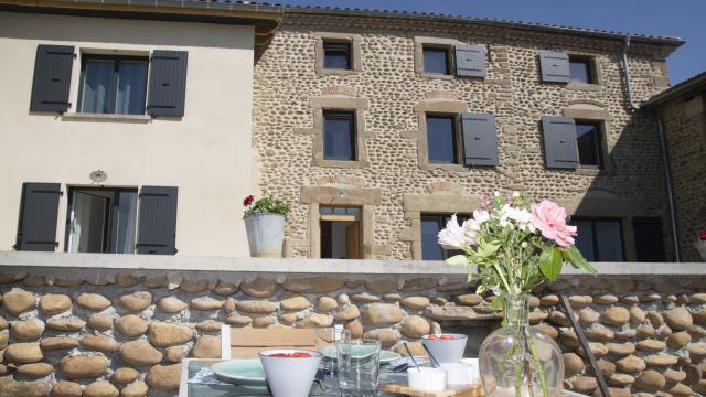 furnished accommodation and gites around the Ideal Palace