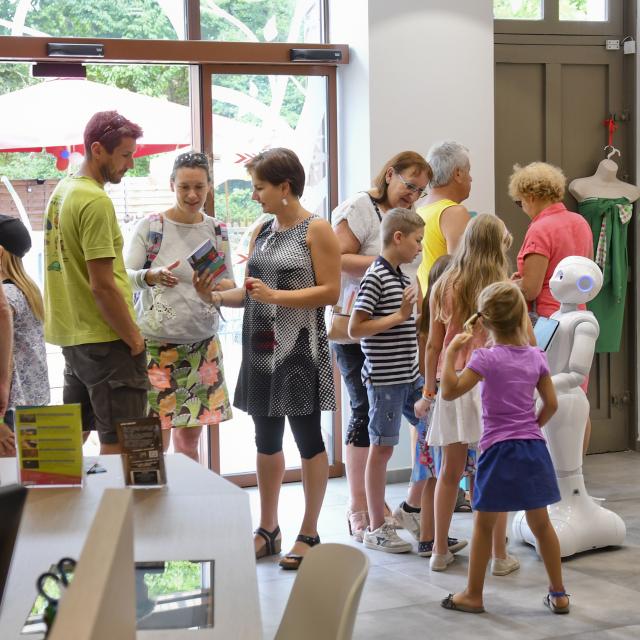 The commitments of the tourist office Porte de DrômardèchePorte Dromardeche Hauterives