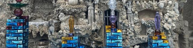 Exhibition of Jean-Michel Othoniel at the Palais idéal